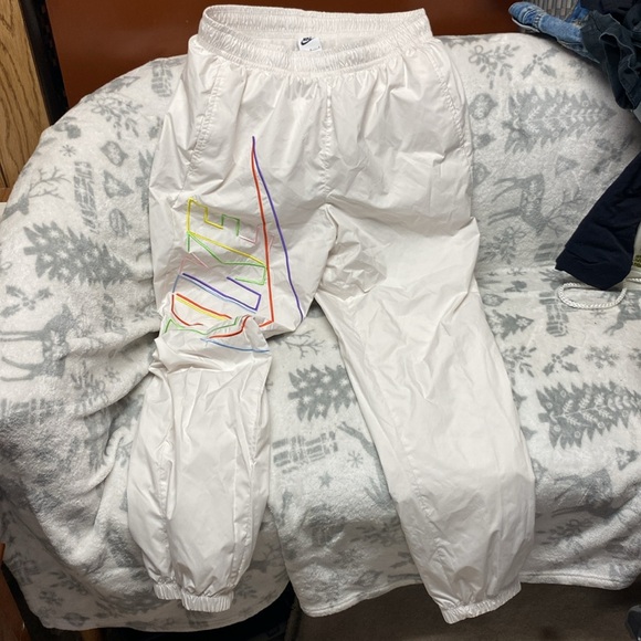 Men’s size Medium white Nike Windbreaker pants brand new! - Picture 2 of 3